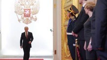 Vì sao Tổng thống Nga Putin lại có dáng đi lệch 'tay vung, tay cứng'